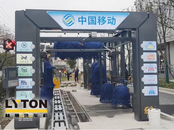FX-80A系列隧道連續(xù)式全自動洗車機框架采用的是fx11框架材質(zhì)，造型為fx80設(shè)備樣式。機型設(shè)計新穎、美觀大方，為林頓全自動洗車機新品機型。