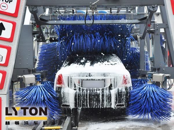 001型高泡洗車液，超潤滑高泡洗車液，高效、環(huán)保、超濃縮，林頓電腦洗車機專用。