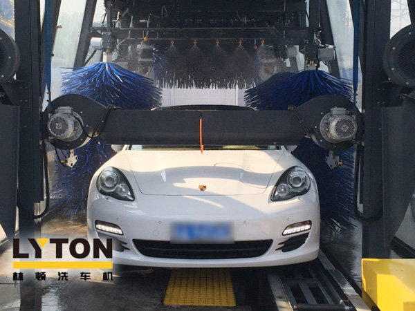 高效快捷，安全可靠！林頓FX11電腦洗車機(jī)高端車型清洗！