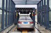 隴原大地某用戶全自動(dòng)洗車機(jī)交付使用！整體機(jī)身潮流化熏黑處理，彰顯品質(zhì)，更源于林頓對洗車設(shè)備事業(yè)的那份執(zhí)與追求！