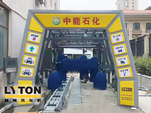 特色增值全自動(dòng)洗車(chē)服務(wù)是塑造品牌的重中之重，讓司乘人員倍感溫馨和周到，即使有的加油站地處比較偏僻，而慕名前往的客戶也總是紛至沓來(lái)！