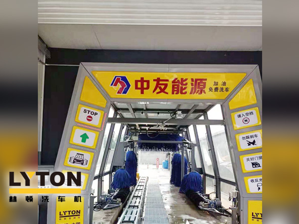為什么朋友的愛車開了數(shù)年依然光亮如新？全自動(dòng)洗車機(jī)來告訴您！