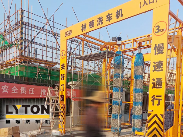 高自動化程度、洗車數(shù)量大、占地面積小！林頓大型通道式巴士洗車機普遍適用于城市公交場站