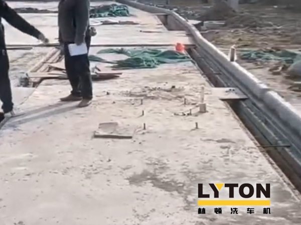 南通公交新裝配lyton大型通道式巴士洗車(chē)機(jī)，現(xiàn)洗車(chē)機(jī)基礎(chǔ)建設(shè)已完工，待發(fā)貨安裝