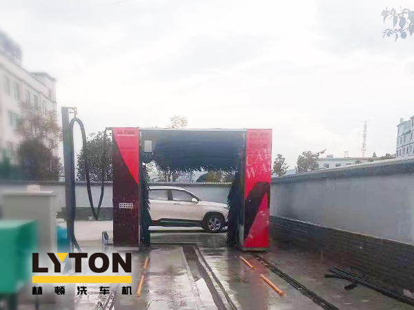云南玉溪中石化選擇林頓龍門往復(fù)式全自動洗車機(jī)！場地適應(yīng)性強(qiáng)！高效清洗！