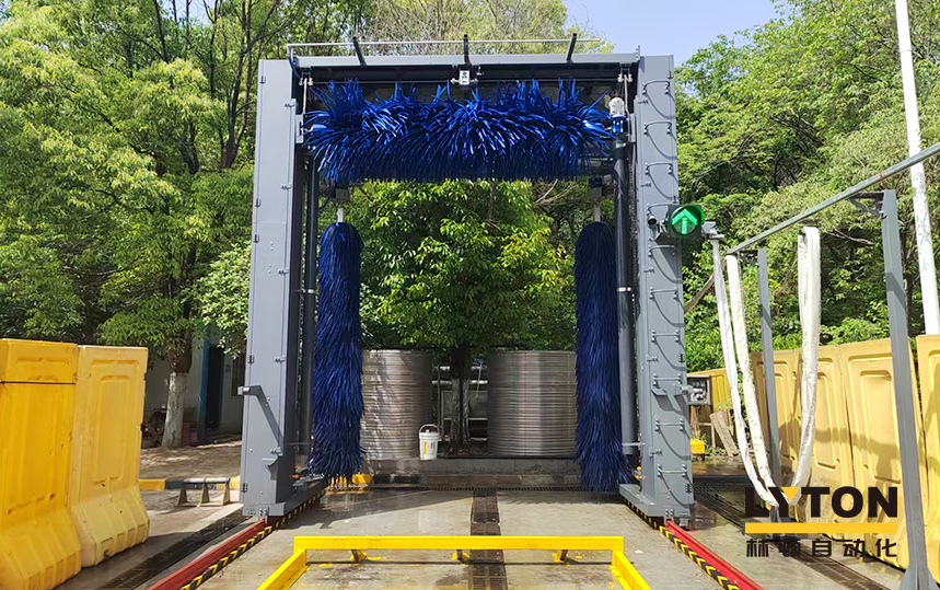 LM-360系列往復式洗車機 廣泛應(yīng)用于全國各大城市公交系統(tǒng)