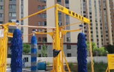 大型通道式巴士洗車(chē)機(jī)，廣泛應(yīng)用于城市公交系統(tǒng)。全自動(dòng)洗車(chē)機(jī)設(shè)備選林頓，專(zhuān)注清洗，誠(chéng)信服務(wù)每一個(gè)客戶(hù)！