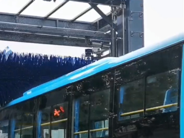 林頓全自動洗車機 往復(fù)大巴、通道大巴洗車設(shè)備應(yīng)用盡有